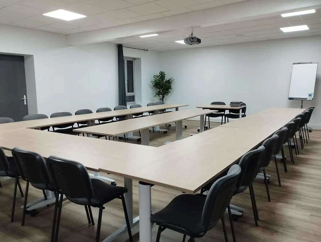 Brit Hotel Armor Guingamp 3*,