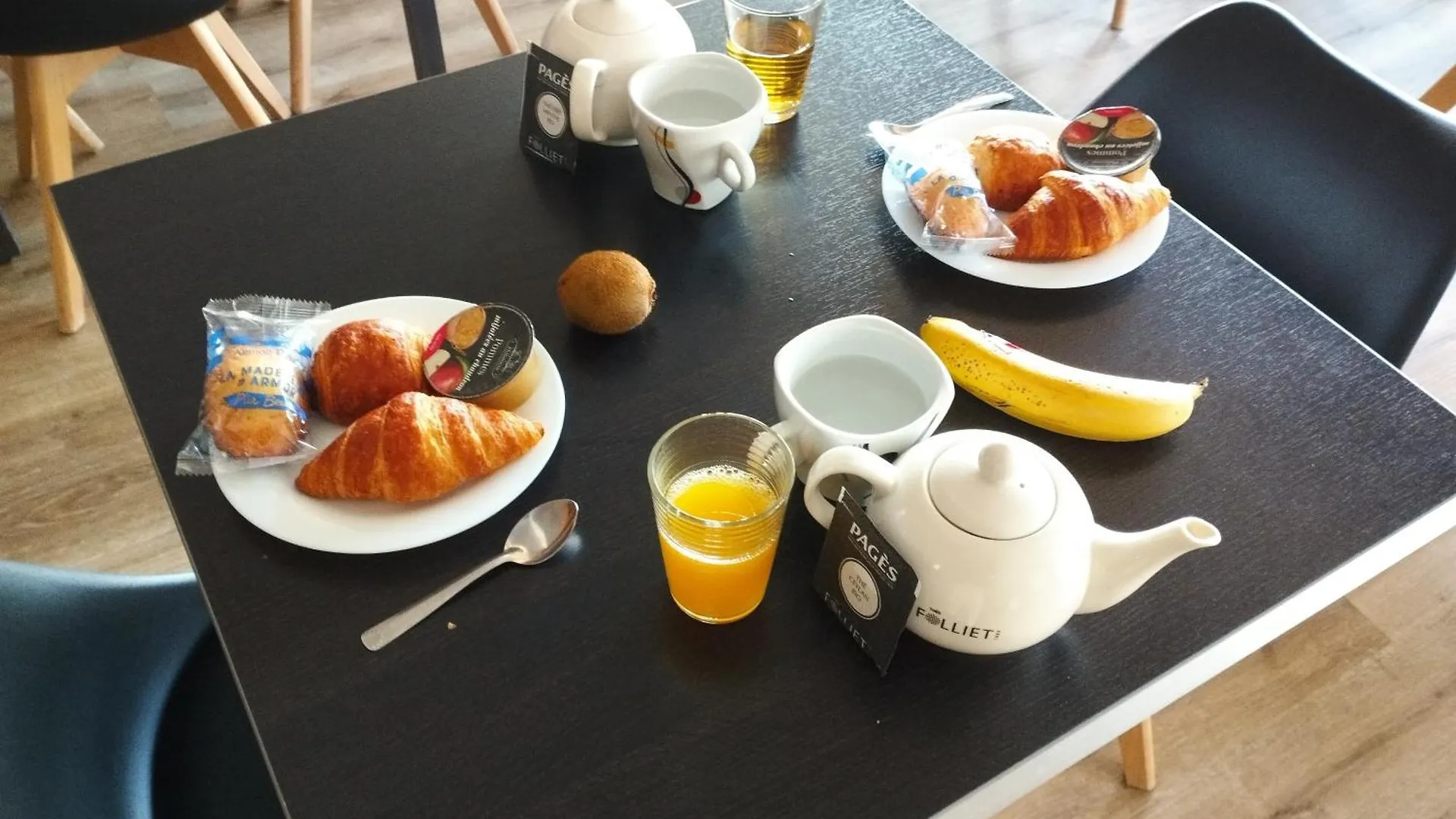 Brit Hotel L'Arrivee Guingamp 3*,